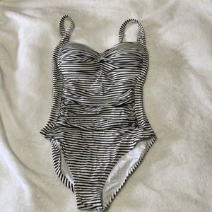 Bond-Eye One Piece Bathingsuit